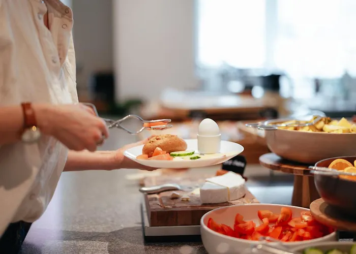 アディナ ノイエ オーパー 4*